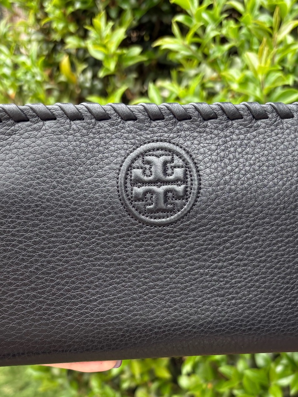 Tory Burch Black Pebbled Leather Whipstitch Zip Wallet - Picture 2 of 10